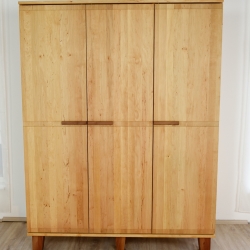 Kleiderschrank