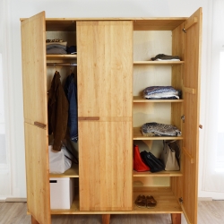 Kleiderschrank