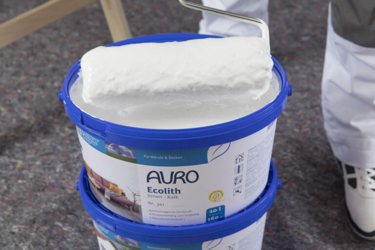 Eimer mit Kalkfarbe Ecolith