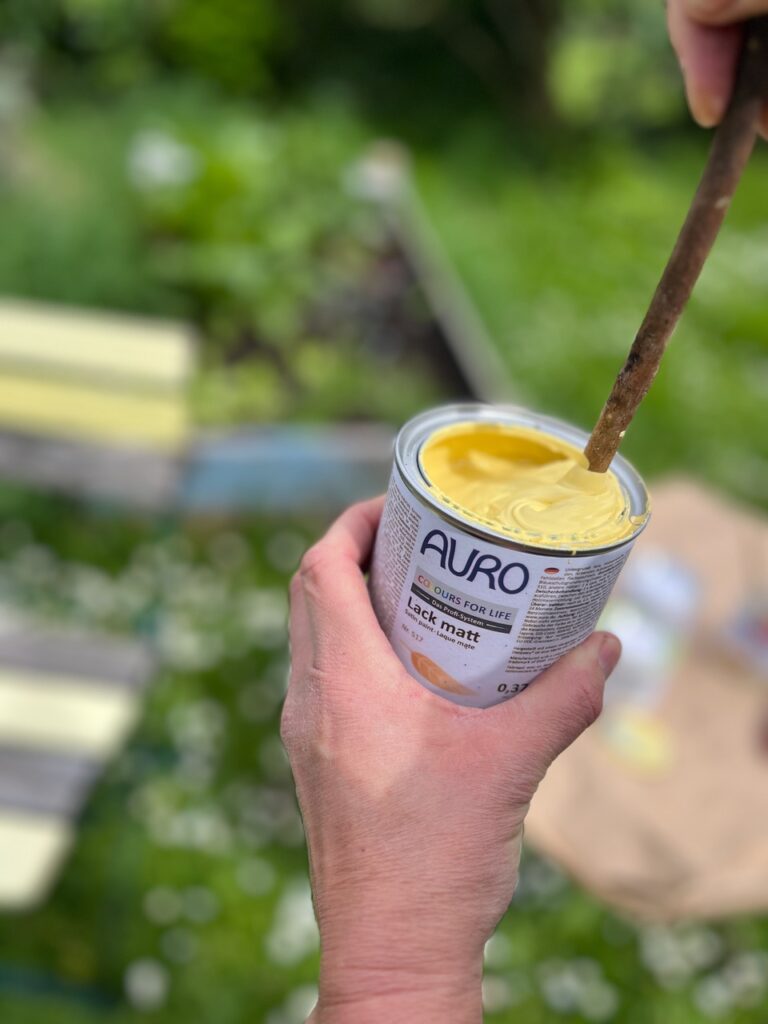 Dose mit gelbem Lack von AURO