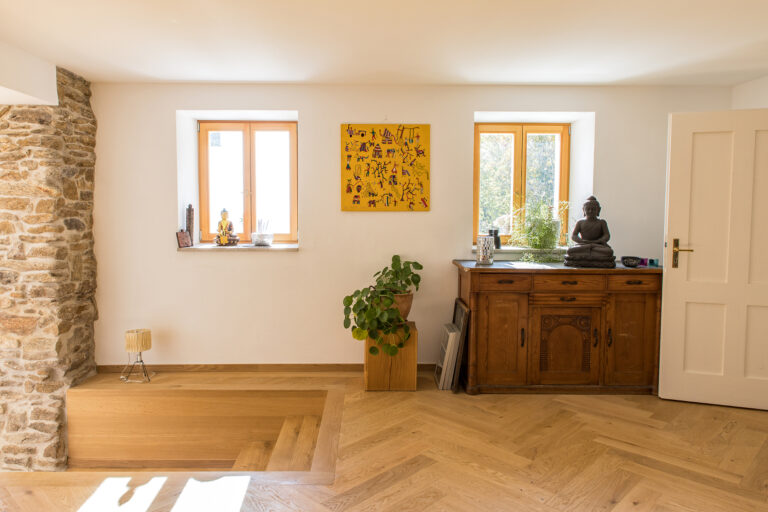 altes Gebäude, Innenraum saniert mit Kalk