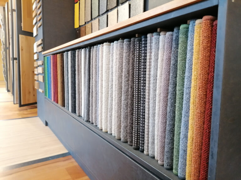 Ausstellung Fachgeschäft RobinKruso mit Teppichmustern
