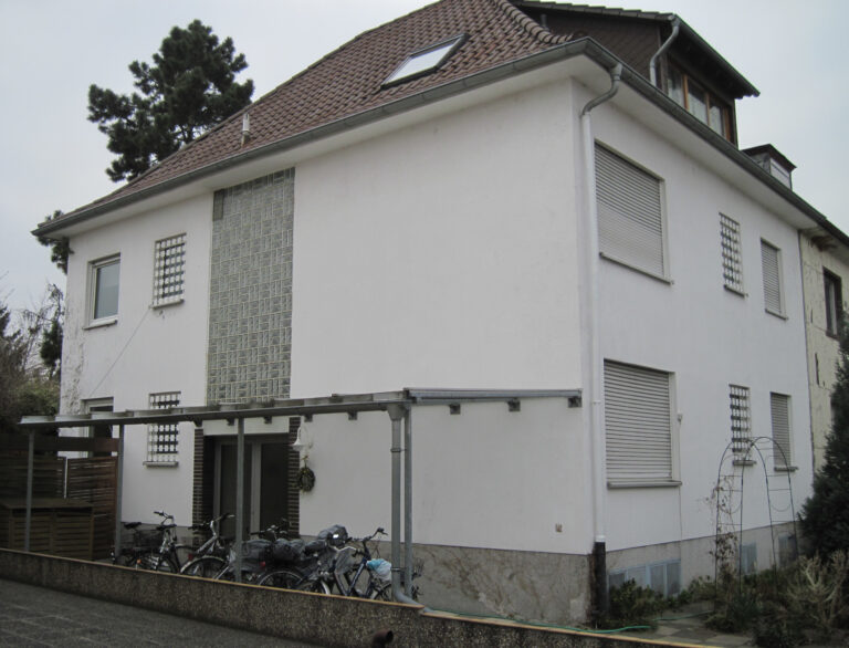 Eckansicht eines weißen Hauses
