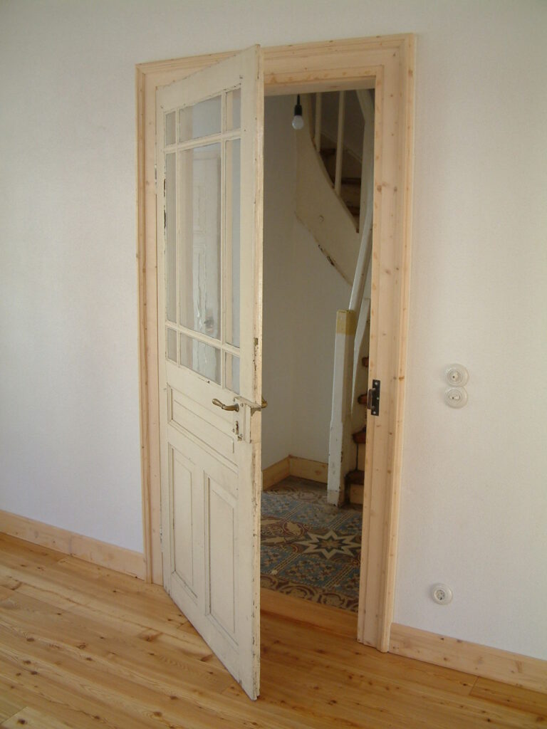 alte Zimmertür mit neuer Zarge