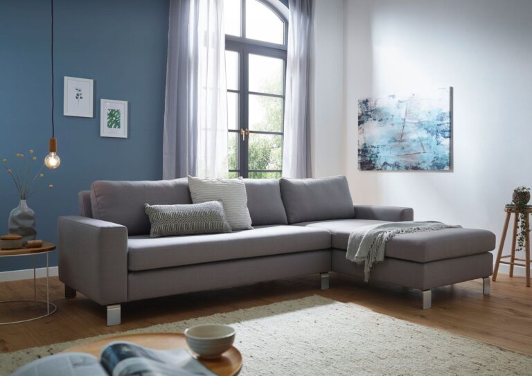 graues Sofa mit Recamiere