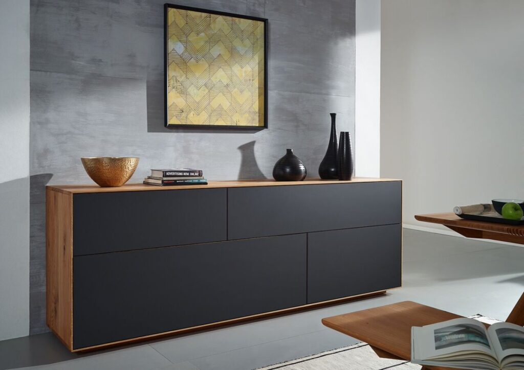 die holzschmiede: Lowboard JASO in Wildeiche mit schwarzen Glasfronten Sideboard in Eiche mit schwarzen Glasfronten