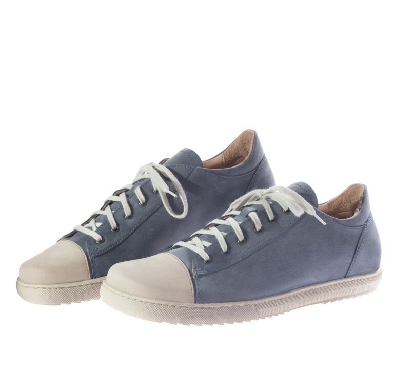 blaue niedrige Sneaker aus Wildleder