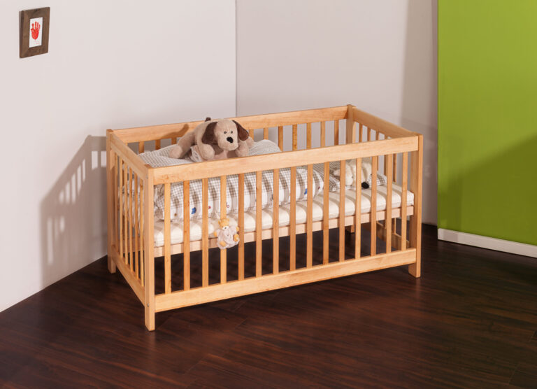 Baby-Gitterbett aus hellem Holz