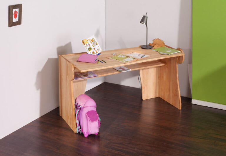 Kinderschreibtisch aus hellem Holz