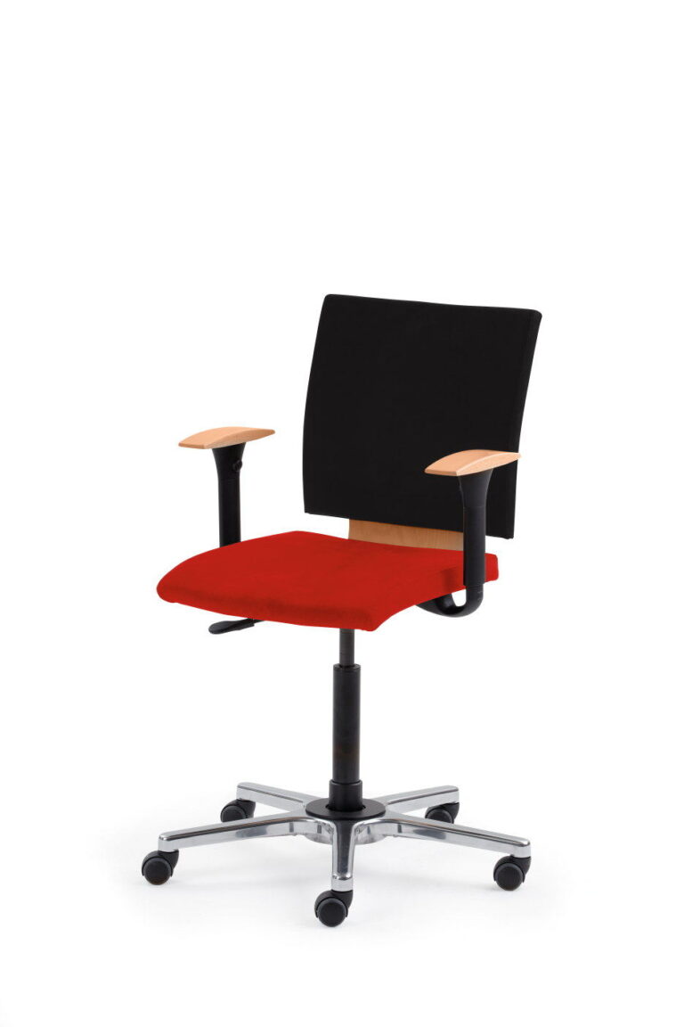 Schreibtischstuhl mit rot-schwarzem Polster und und Holzarmlehnen
