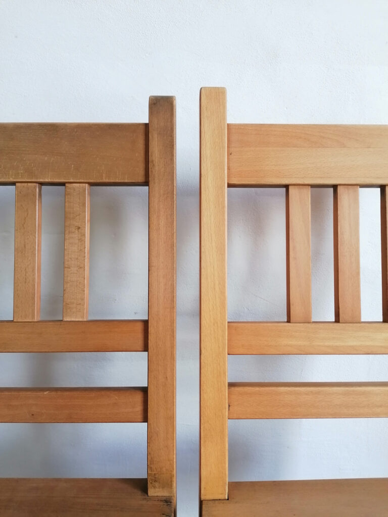Stühle vor und nach der Behandlung mit Kraftreiniger
